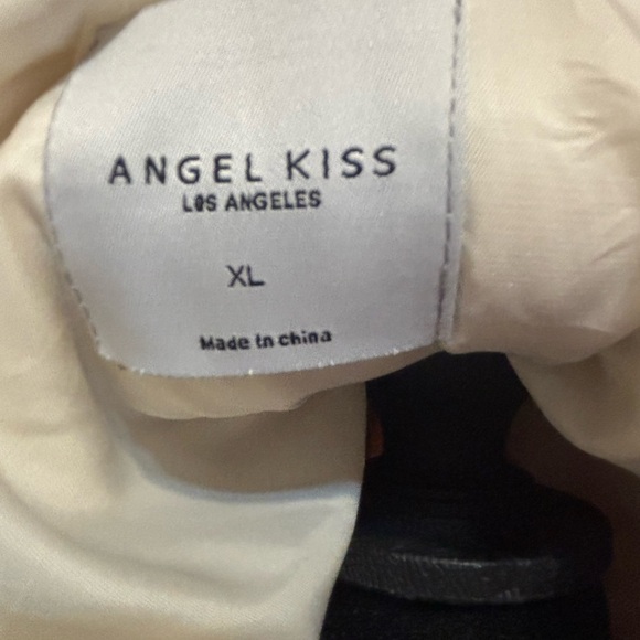 Angel Kiss Cream Hoodie - Picture 5 of 5